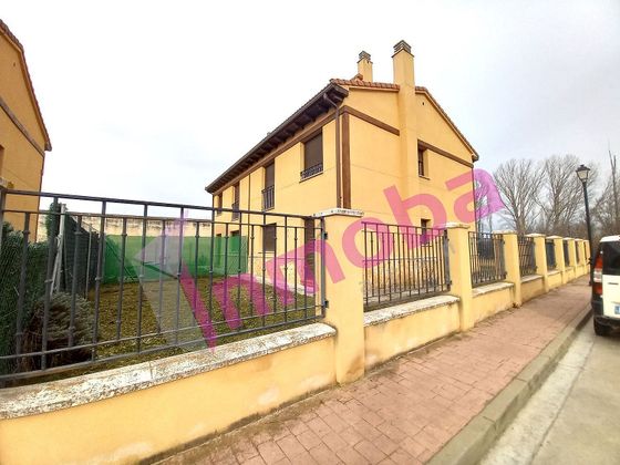 Foto 2 de Casa en venta en Fresnillo de las Dueñas de 5 habitaciones con terraza y piscina