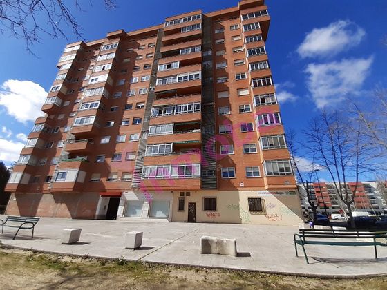 Foto 1 de Piso en venta en plaza Antonio de Pereda de 3 habitaciones con terraza y garaje