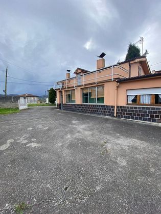 Foto 2 de Chalet en venta en Noreña de 6 habitaciones con terraza y garaje