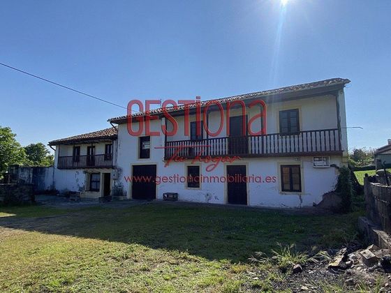Foto 2 de Casa rural en venta en Marina de Cudeyo de 5 habitaciones con terraza y jardín