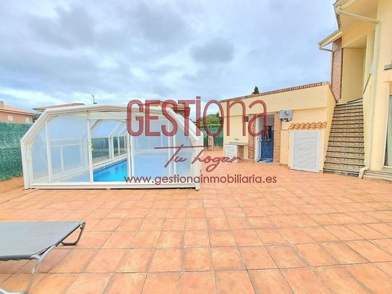 Foto 1 de Venta de casa en Santa Cruz de Bezana de 4 habitaciones con terraza y piscina