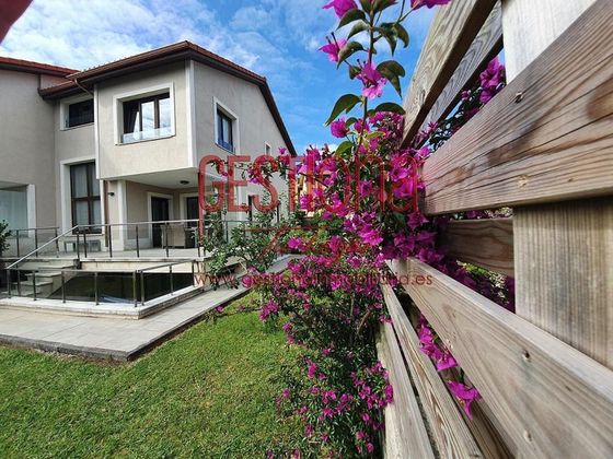 Foto 1 de Casa en venda a Arnuero de 5 habitacions amb terrassa i piscina