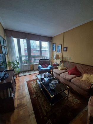 Foto 1 de Pis en venda a Numancia - San Fernando de 4 habitacions amb garatge i balcó