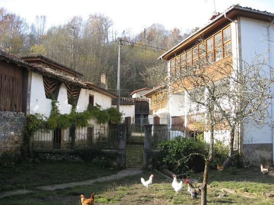 Foto 1 de Venta de casa en Cangas de Onís de 8 habitaciones con garaje y jardín