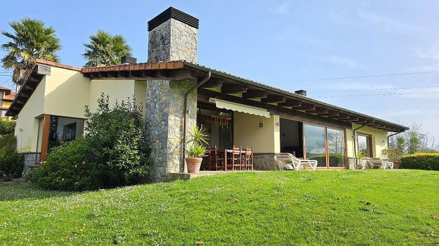 Foto 1 de Casa en venta en Celorio-Poó-Parres de 3 habitaciones con terraza y garaje