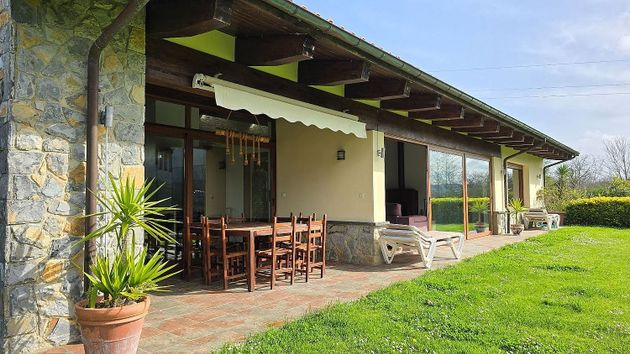 Foto 2 de Casa en venta en Celorio-Poó-Parres de 3 habitaciones con terraza y garaje