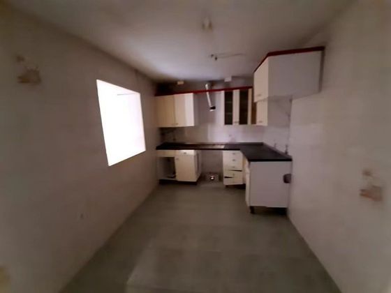 Foto 1 de Venta de casa adosada en calle Huertas de 4 habitaciones y 141 m²