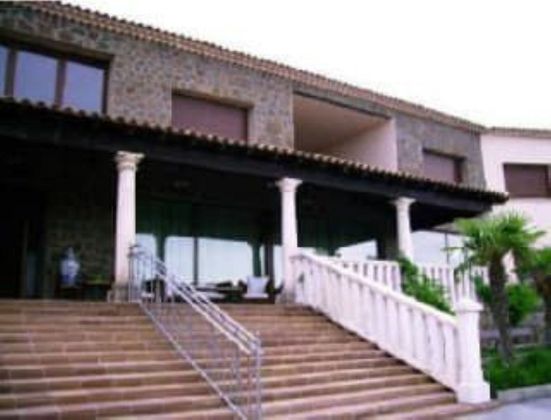 Foto 1 de Edificio en venta en calle Eugenia del Montijo con piscina y calefacción