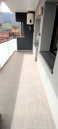 Foto 2 de Venta de piso en Valle de Trápaga-Trapagaran de 3 habitaciones con terraza y calefacción