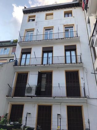 Foto 1 de Venta de piso en Gros de 5 habitaciones con terraza y balcón