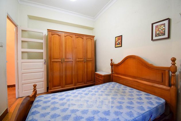 Foto 2 de Venta de piso en Recatelo - O Carme de 4 habitaciones con calefacción