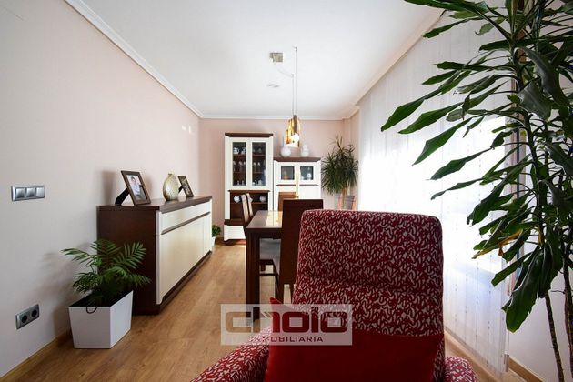 Foto 2 de Casa en venta en Monterroso de 3 habitaciones con garaje y jardín