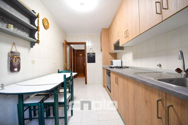 Foto 2 de Pis en lloguer a San Roque - As Fontiñas de 4 habitacions amb garatge i calefacció