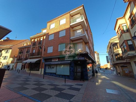 Foto 2 de Pis en venda a calle De Los Herreros de 2 habitacions amb terrassa i calefacció