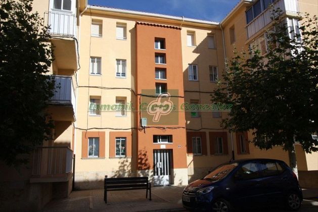 Foto 2 de Pis en venda a calle Río Ebro de 3 habitacions amb calefacció