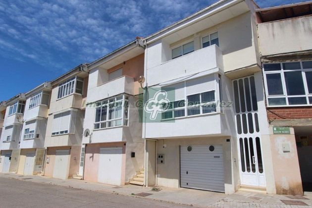 Foto 1 de Casa en venda a calle Agustín Vázquez de 4 habitacions amb terrassa i piscina