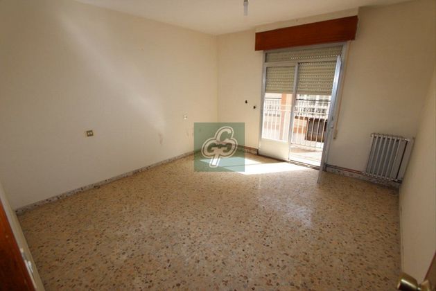 Foto 1 de Pis en venda a calle De Francos de 4 habitacions amb terrassa i calefacció