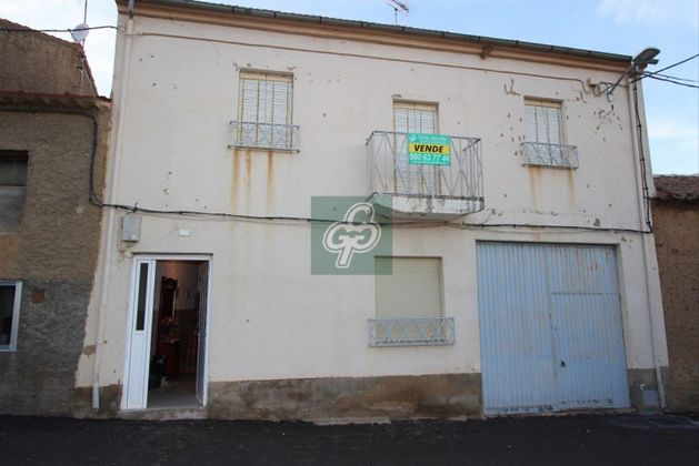 Foto 1 de Casa en venda a calle Lisboa de 4 habitacions amb garatge