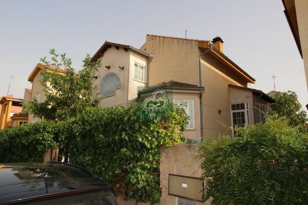 Foto 1 de Casa en venda a calle Segovia de 5 habitacions amb garatge i calefacció