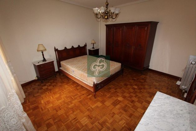 Foto 1 de Pis en venda a plaza San Martín de 4 habitacions amb terrassa i calefacció