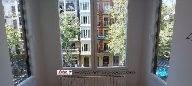 Foto 1 de Piso en venta en calle Arrasate de 2 habitaciones con calefacción y ascensor