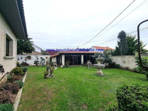 Foto 2 de Chalet en venta en Ribeira de 4 habitaciones con terraza y garaje