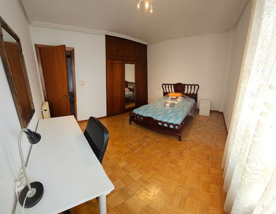 Foto 2 de Piso en alquiler en calle Juan Escalante de Mendoza de 3 habitaciones con muebles y calefacción