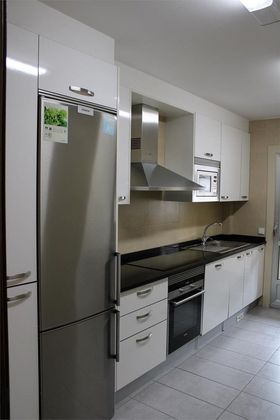 Foto 2 de Pis en lloguer a Zona Fernández Ladreda de 3 habitacions amb garatge i ascensor