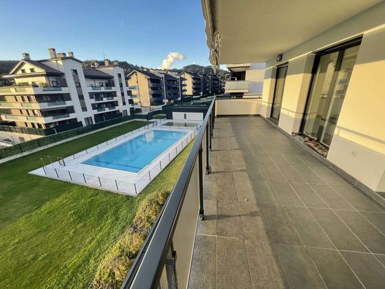 Foto 1 de Venta de piso en Hondarribia de 3 habitaciones con terraza y piscina