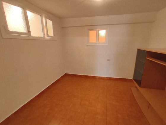 Foto 2 de Venta de piso en calle Frontón Jaitsiera de 2 habitaciones con calefacción