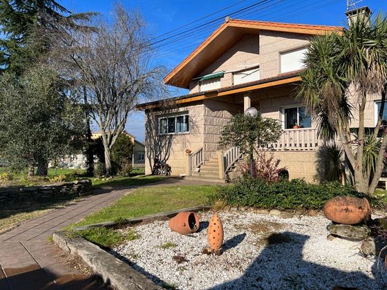 Foto 1 de Chalet en venta en Pereiro de Aguiar (O) de 5 habitaciones con terraza y piscina