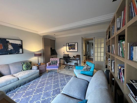 Foto 2 de Piso en alquiler en Indautxu de 1 habitación con terraza y muebles