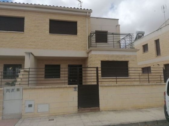 Foto 2 de Casa en venta en calle Del Guindo de 4 habitaciones con terraza y garaje