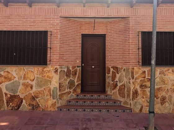 Foto 2 de Casa adossada en venda a calle Murillo de 3 habitacions amb terrassa i garatge