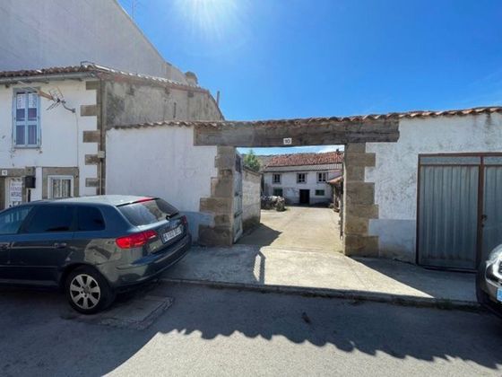 Foto 1 de Casa en venda a calle San Miguel de 3 habitacions amb jardí