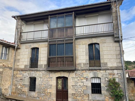 Foto 1 de Casa en venda a barrio Lugar de Bricia de 6 habitacions amb garatge i balcó