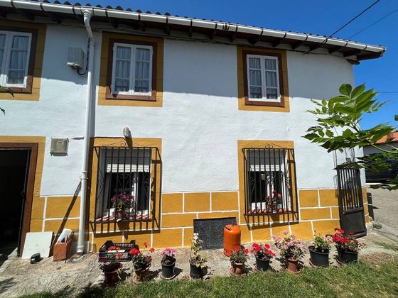 Foto 1 de Casa en venda a barrio La Miña de 4 habitacions amb jardí