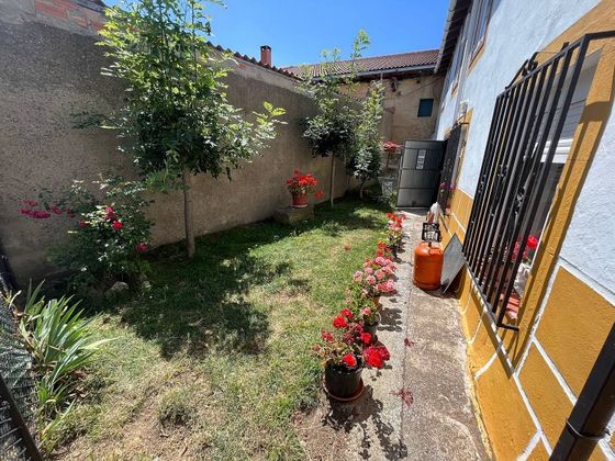 Foto 2 de Casa en venda a barrio La Miña de 4 habitacions amb jardí