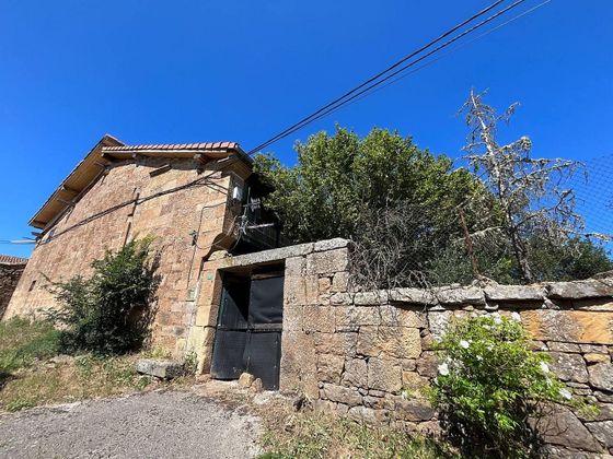 Foto 1 de Casa en venda a barrio Población de Abajo de 5 habitacions amb terrassa i jardí