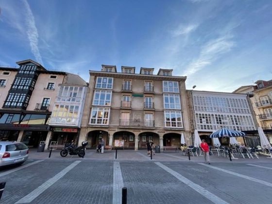 Foto 2 de Pis en venda a plaza Diez Vicario de 4 habitacions amb terrassa i balcó
