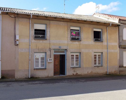 Foto 1 de Casa en venda a Bustillo del Páramo de 3 habitacions amb calefacció