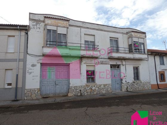 Foto 1 de Casa en venda a Bustillo del Páramo de 8 habitacions amb calefacció