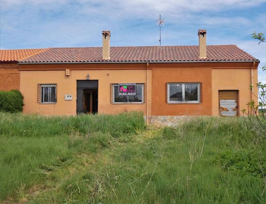 Foto 1 de Casa rural en venda a Villares de Órbigo de 4 habitacions amb calefacció