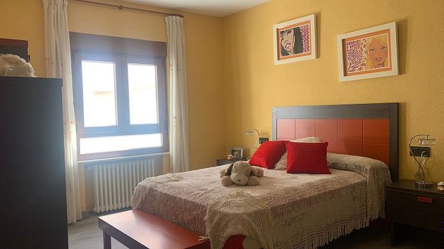 Foto 2 de Pis en venda a avenida De Portugal de 4 habitacions amb terrassa i calefacció