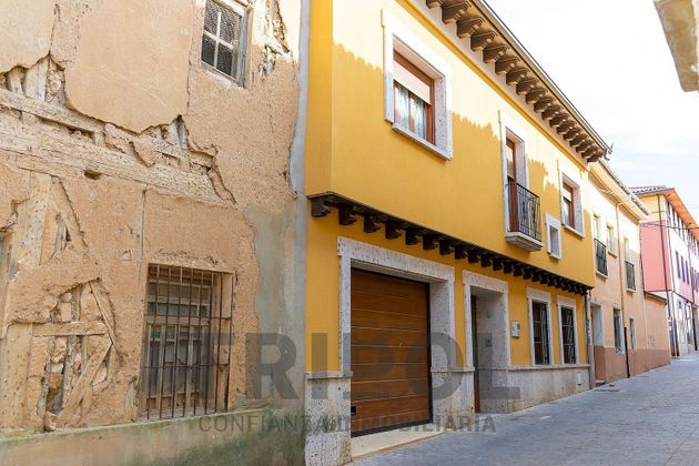 Foto 1 de Venta de casa adosada en Medina de Rioseco de 5 habitaciones con garaje y calefacción