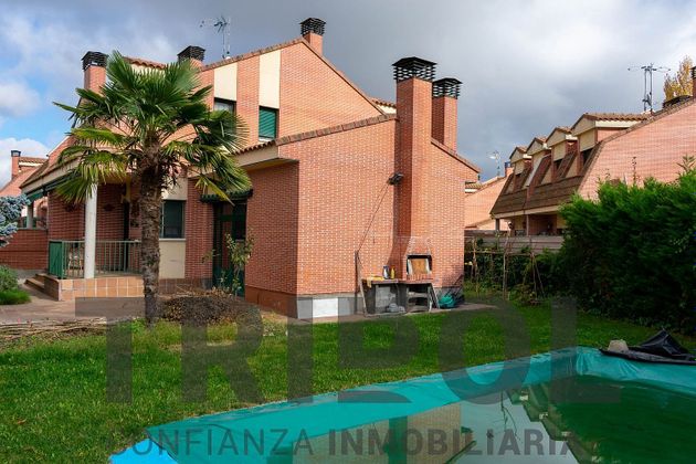 Foto 1 de Venta de casa en Tudela de Duero de 4 habitaciones con terraza y piscina