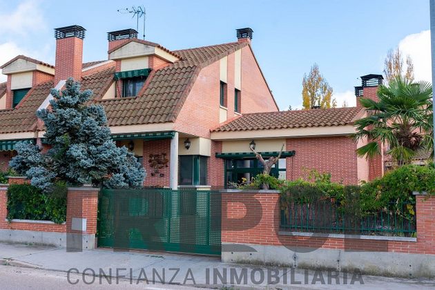 Foto 2 de Venta de casa en Tudela de Duero de 4 habitaciones con terraza y piscina