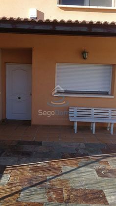 Foto 2 de Venta de casa en Hontanares de Eresma de 3 habitaciones con garaje y jardín