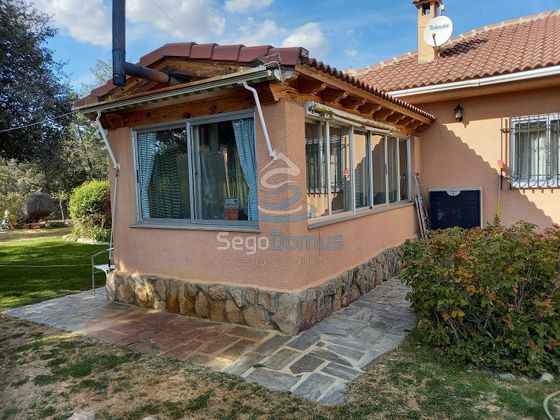 Foto 2 de Xalet en venda a Marugán de 4 habitacions amb terrassa i jardí