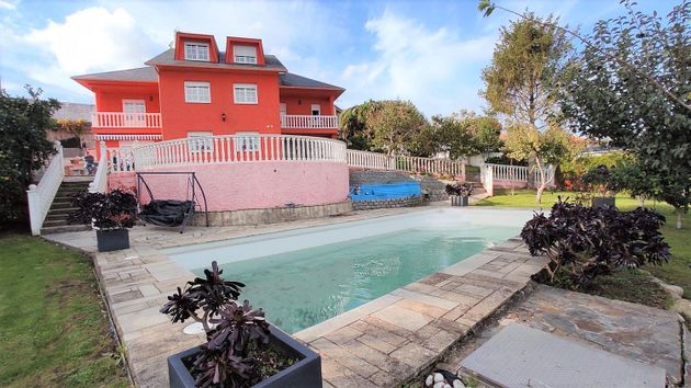 Foto 1 de Venta de chalet en Culleredo de 5 habitaciones con terraza y piscina
